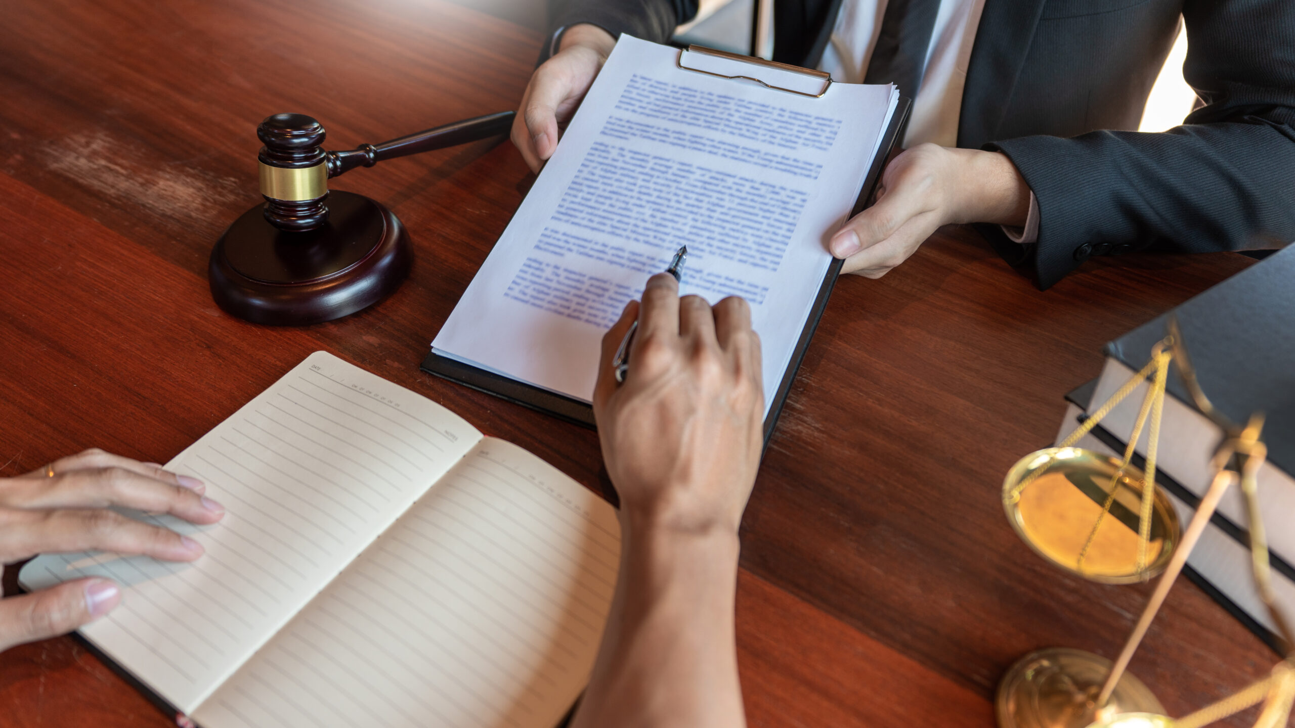 Boletín Jurídico CAIGG Análisis del Contrato de Honorarios