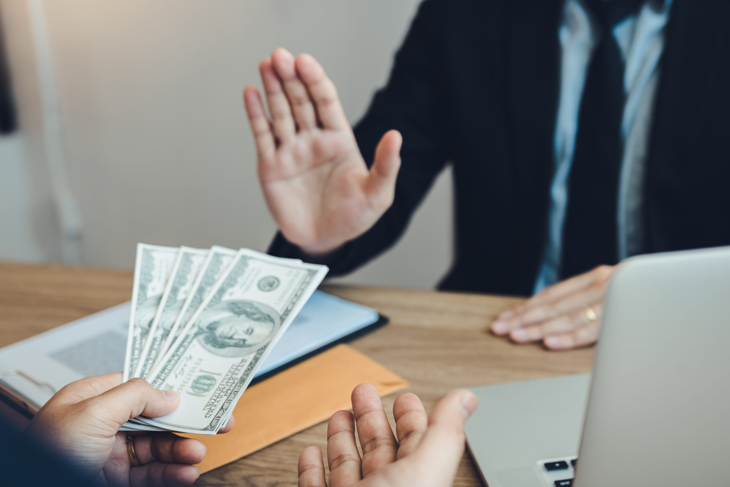 Boletín Jurídico: “Análisis del Delito de Soborno Regulado en el Código Penal”